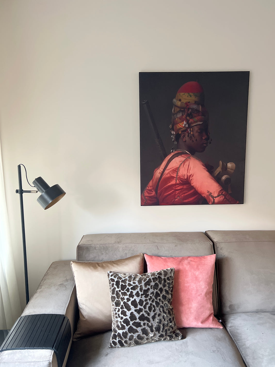 Prachtig doek met intense kleuren, alsof hij zo uit het doek kan stappen!!!