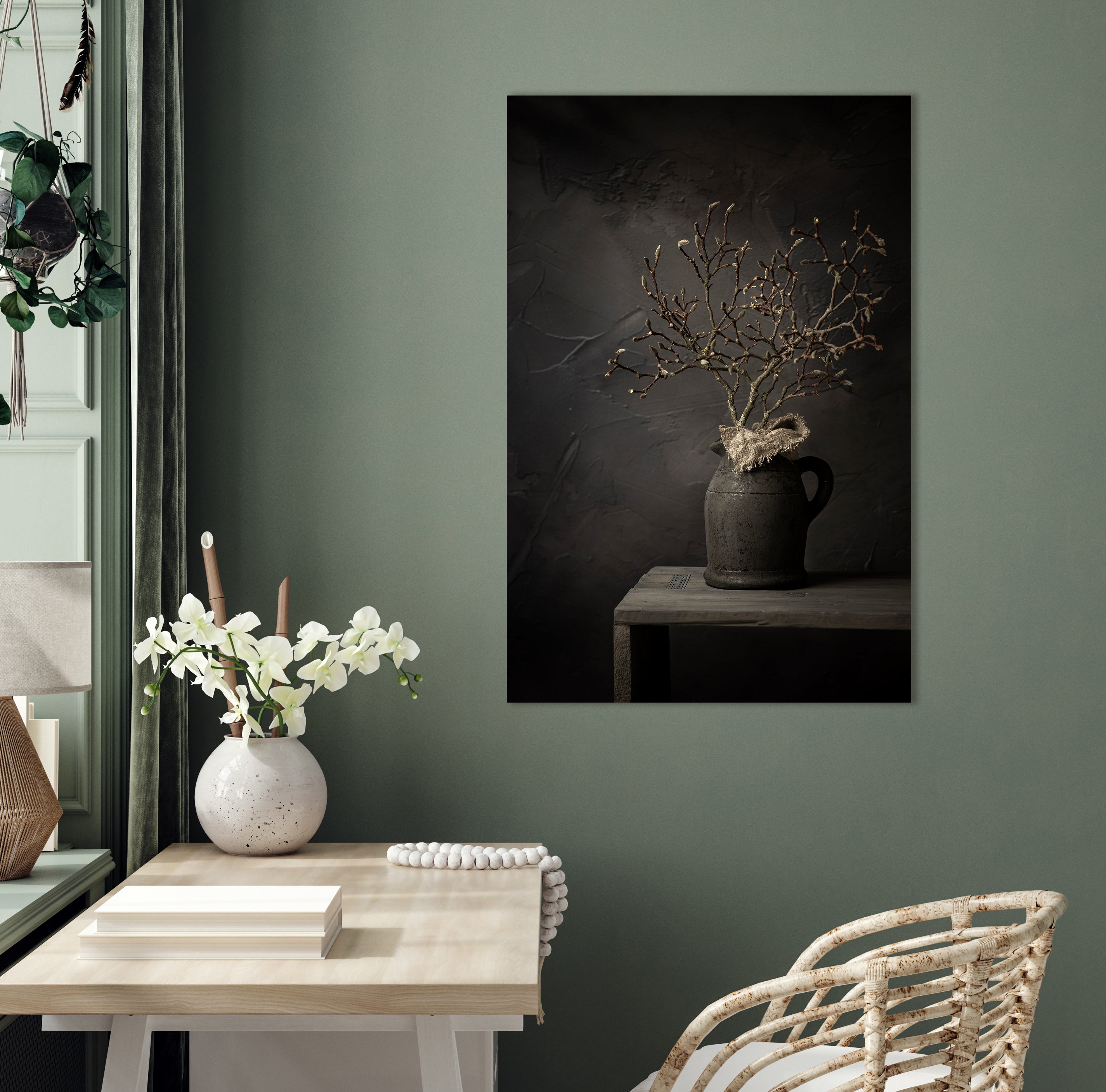 Donker stilleven met magnoliatak in kruik - Mayra Fotografie